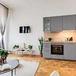 Big And Beautiful Apartment - S9